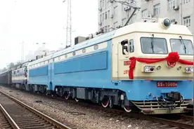 中国唯一盈利的铁路，建成7年就回本，票价年收入达300个亿！视频封面