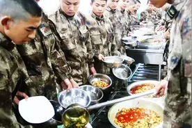 新兵在部队都吃啥？馒头管够，不怕你饭量大