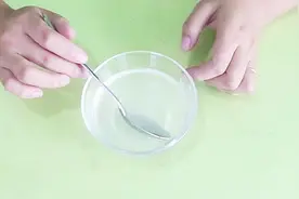 嘴巴上火就起泡？睡觉之前抹点它，第二天就见效，现在知道还不晚视频封面