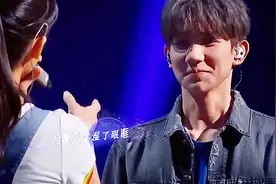 TFBOYS王源陈芃瑄对唱《骄傲》，深情对视时源儿突然笑了，好皮！视频封面