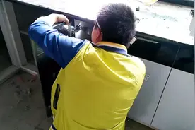 厨房灶台柜门170一米包安装，这价格贵吗？视频封面