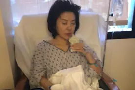 歌手陈红现紧急入院，瘫痪在床，网友心疼：春晚常客竟变这样？视频封面