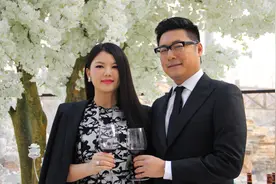 李湘妹妹曝光，气质长相完全不输姐姐的她，却是不同的命运视频封面