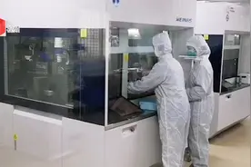 人工配一袋化疗用药需近30分钟，现在，机器人护士仅需50秒！视频封面