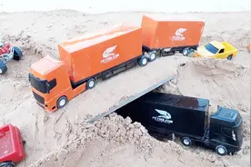 塑料模型玩具汽车排队经过十字路口视频封面