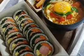 满屏的紫菜包饭，特别想吃了！ ​​​​图片