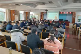区领导为区农业系统作党的十九届五中全会精神宣讲图片