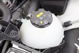 自己如何正确更换防冻液，老司机教你一招，如何更换的更干净！