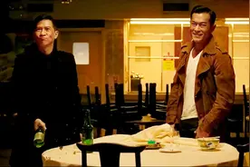 使徒行者：黑白两兄弟，联手对付打手伍佰，拼死救对方视频封面