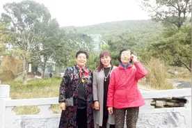 恩师在学生陪伴下畅游独山公园视频封面