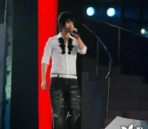《闪亮新主播》选拔13年后，杜海涛走红，他演尽配角让吴昕落泪