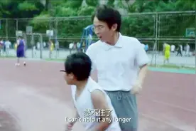 小孩跑操想尿尿，却找不到厕所在哪，偷偷跑到了树林里面视频封面