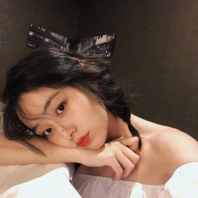 头像 白天神经病 晚上抑郁症