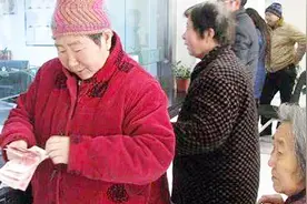 城乡养老保险妇女退休年龄是多少？缴费档次又是什么？