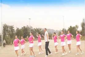 大叔即兴加入公园广场舞《Bang Bang》简直跳得太好了视频封面