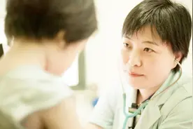 难以预防、发病率高、需要手术，新手爸妈该怎么应对小儿疝气视频封面