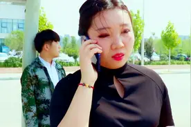 女孩去医院看母亲手机被偷，向路人借手机问病房号，结局值得深思视频封面