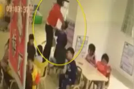 幼儿遭女幼师拧耳朵 扭脸 记者再探事发幼儿园视频封面