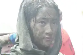 青纯少女变泥人 关晓彤坦言满脸泥很放飞视频封面