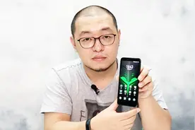 R!G!B!加持！最炫的游戏手机来了！黑鲨 Helo开箱上手视频封面