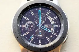 三星Galaxy Watch上手体验，扫码支付+SIM通话，号称最强智能手表视频封面