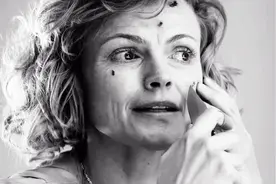 世界被机械狗占领，女子为了生存下去，甚至要割开自己的喉咙视频封面