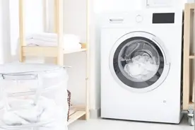 洗完的湿衣服，用烘干机好还是用太阳晒干更好？视频封面