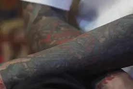 花臂大哥重出江湖，不拿砍刀拿菜刀，这样的正能量就该点赞！视频封面