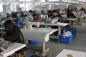 新买回来的衣服，要不要洗洗再穿？听听服装厂工人怎么说视频封面
