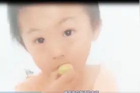 农村女孩，四岁还不会说话，母亲带着孩子租房在康复所坚持训练！视频封面
