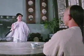 十三姨教黄飞鸿英文，黄飞鸿见人就说“爱老虎油”