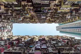 香港有个怪兽大厦，居然蜗居1万多人，内地网友：还好没生在香港视频封面