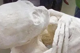 秘鲁发现仅3根手指的骸骨，疑似出现于5世纪，或是未知类人生物视频封面