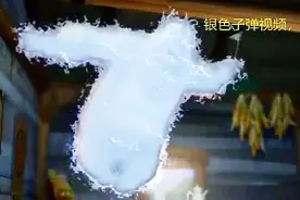 熊出没：熊兄弟在光头强家看电视，熊二玩电线被电成烤熊了视频封面