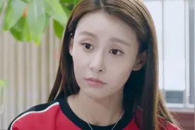 贾青把穿过的安全裤当礼物送导演，导演都懵了，场面一度十分尴尬视频封面
