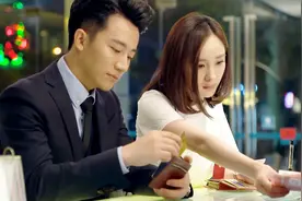 姑娘为了省钱，假装入住经济酒店，程主任一走马上退房去网吧包夜