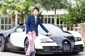 布加迪为他专门定制跑车，成龙都没这待遇，网友：中国人的骄傲