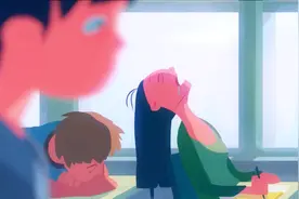 一到上课时间就犯困，小伙尝试各种方法保持清醒，但还是睡着了