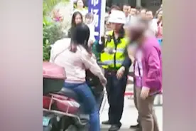 又见暴力抗法！一女子骑车撞交警 事后发视频道歉！视频封面