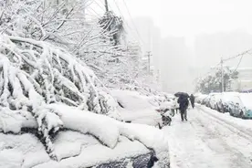 北方年年下雪都没事，为什么南方下雪就很容易成为雪灾？视频封面