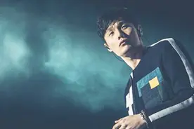 李荣浩回应一个人就是一支队伍：确实只是花了一些电费视频封面