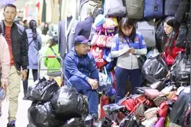 蒙古国5000民众来中国，疯狂购物什么都卖，一趟能赚300元！视频封面