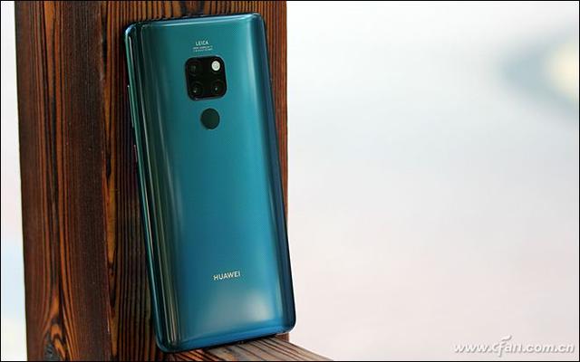 徕卡三摄+麒麟980的怒吼！HUAWEI Mate 20评测