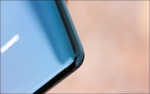 徕卡三摄+麒麟980的怒吼！HUAWEI Mate 20评测