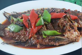 大厨教你红烧鱼正宗做法，详细步骤和配料都给你，尝一口满嘴流香视频封面
