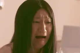 头一次看到这么自恋的女孩，丑女孩幻想自己是女神，照镜子后疯了视频封面