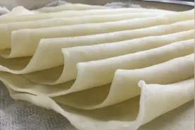 家常薄饼做法，开水一烫，皮薄如纸，卷肉不破皮，凉了还很软视频封面