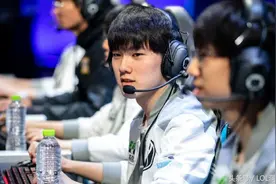 S8半决赛：TheShy杰斯各种一打二把G2锤成弟中弟 只有JKL挨揍躺赢图片