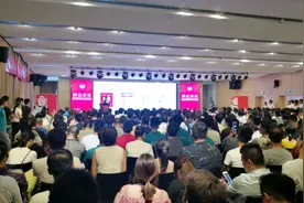 又一电商巨头强势崛起，老板三年狂赚950亿，现身价比刘强东还高视频封面