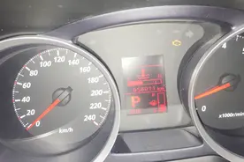 汽车发动机故障灯亮，清除之后又亮，40年汽修技师提供了详尽解析视频封面